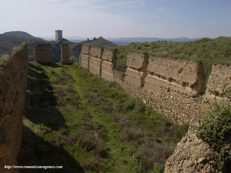 RECINTO MODERNO JUNTO A TORRE DEL HOMENAJE